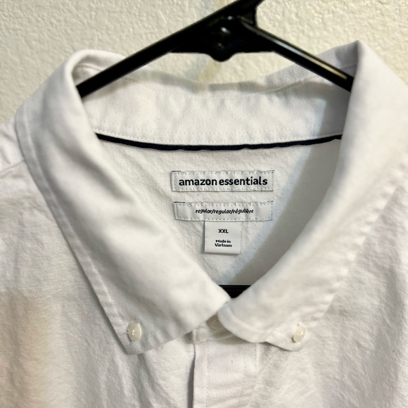 Amazon Essentials Men's Regular-Fit Long-Sleeve Oxford
Shirt - Picture 3 of 4